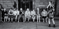 Which woman is the tourist? Barcelona, 2015